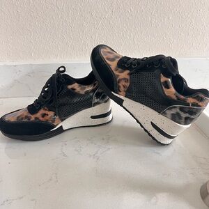 Amazon Essentials Black and Leopard Women's Sneakers